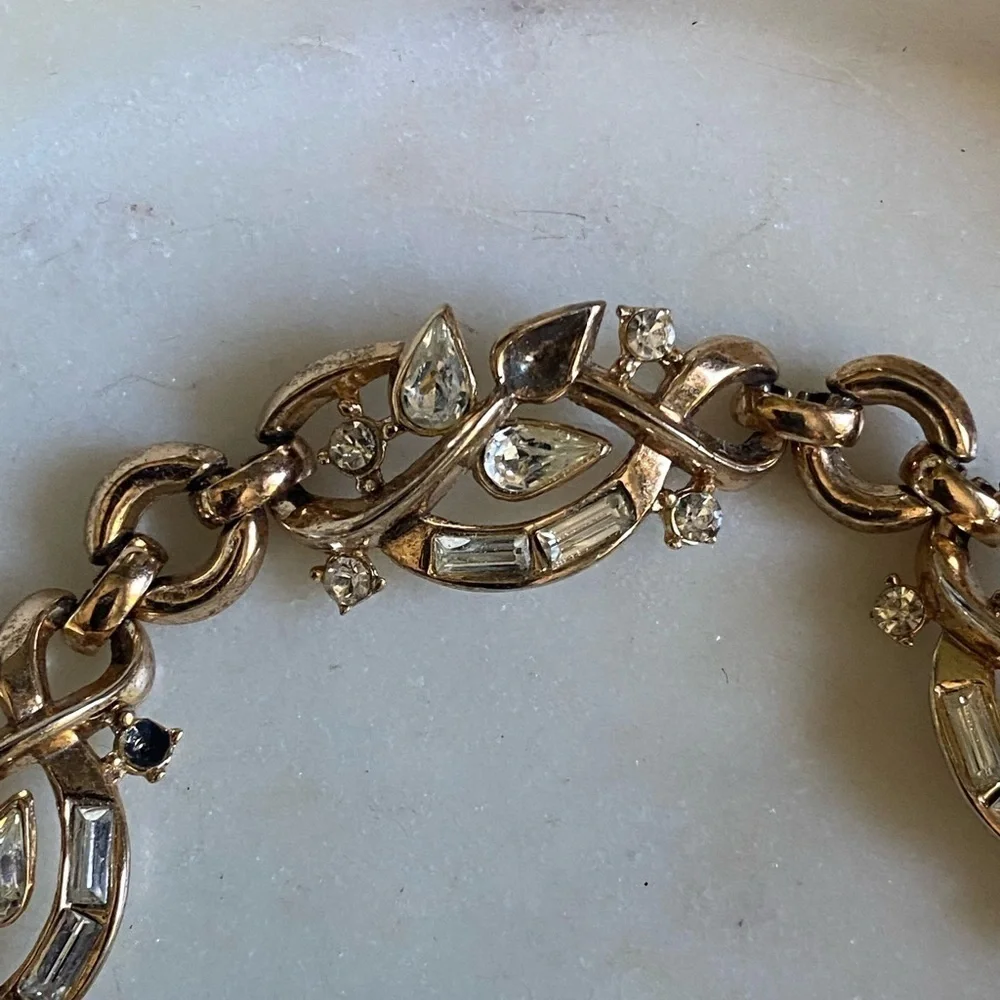 𝅺breathtaking vintage Trifari gold tone bracelet_3